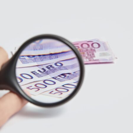 Zahlungsdienstleister vor Gericht: Neue Klagen wegen illegalem Online-Glücksspiel